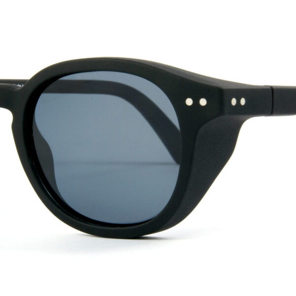 The Outrage C02 Polarised