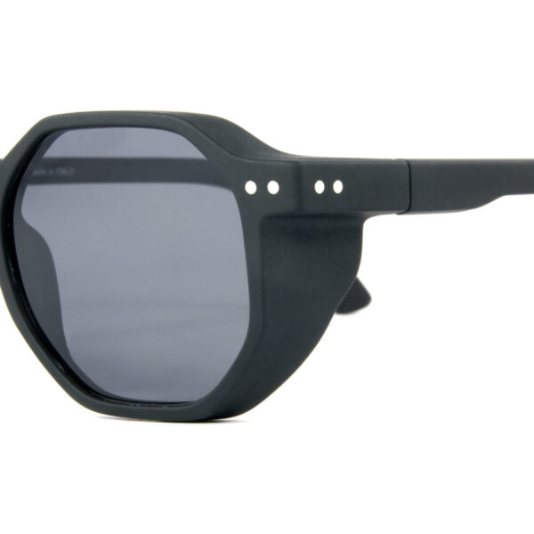 The Octagon C02 Polarised 