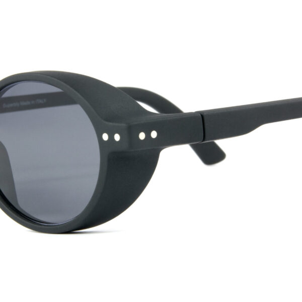 The Oval C02 Polarised 
