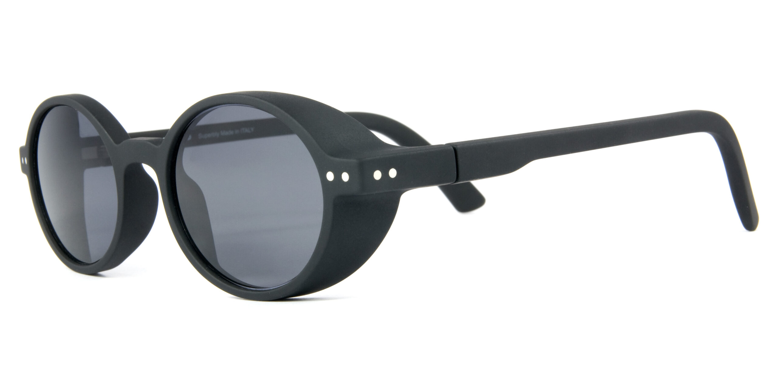 The Oval C02 Polarised 